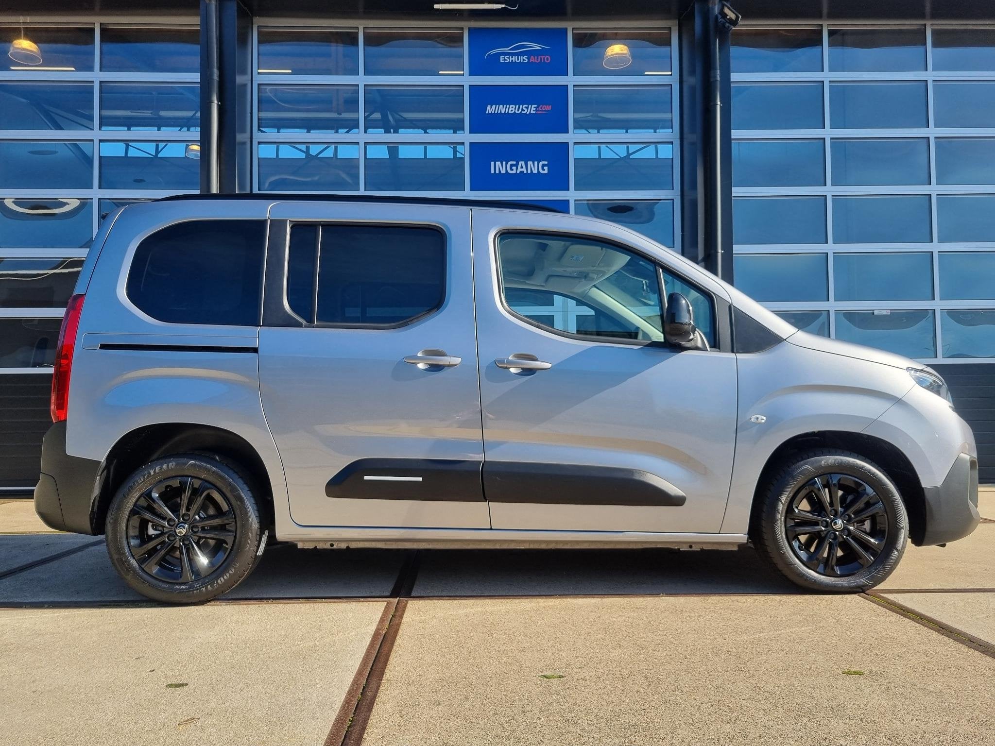 Citroen Berlingo 1.2 PureTech Shine NIEUW MODEL / 10.000 KM, Auto's, Dealer onderhouden, Stof, Gebruikt, 1199 cc