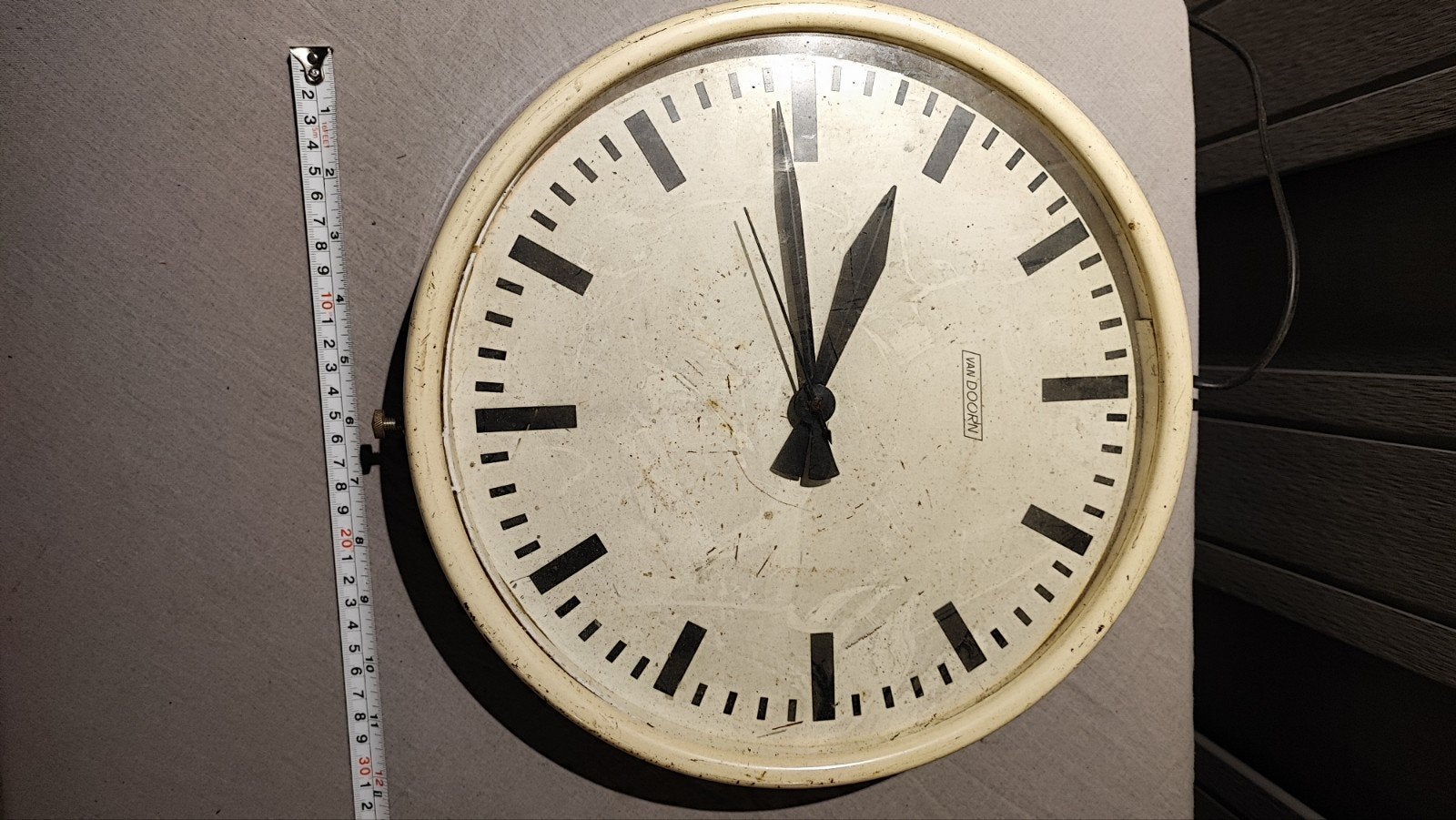 Vintage Van Doorn Industriële Wandklok - Werkend, Ophalen of Verzenden