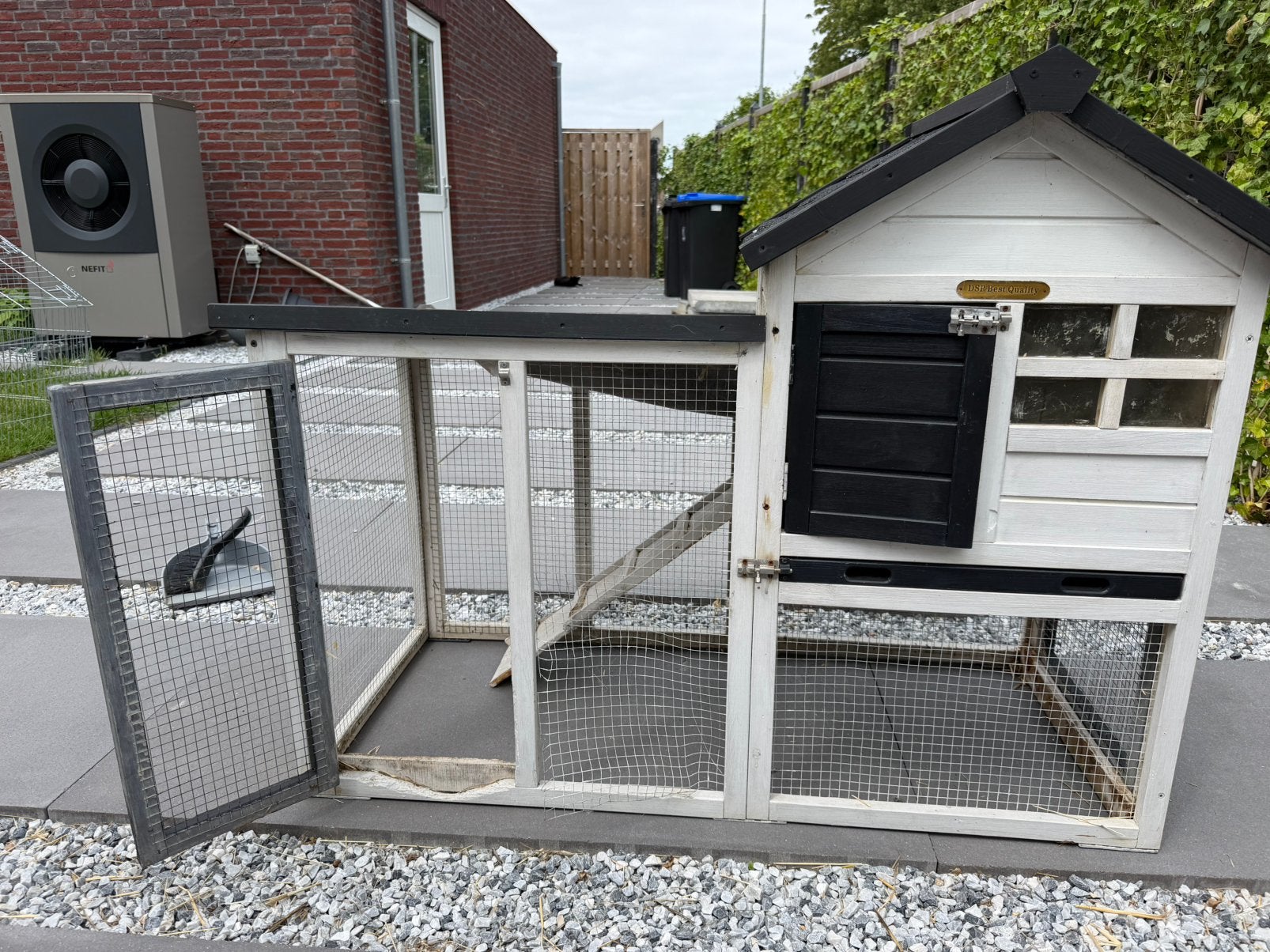 Konijnenhok zoekt nieuwe eigenaar (gratis af te halen), Ophalen of Verzenden, Zo goed als nieuw, Kippenhok of Kippenren