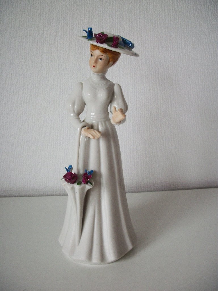 Beeld Dame met parasol en Zomer hoed met Bloemen - zgan, Verzamelen, Ophalen of Verzenden, Zo goed als nieuw, Mens