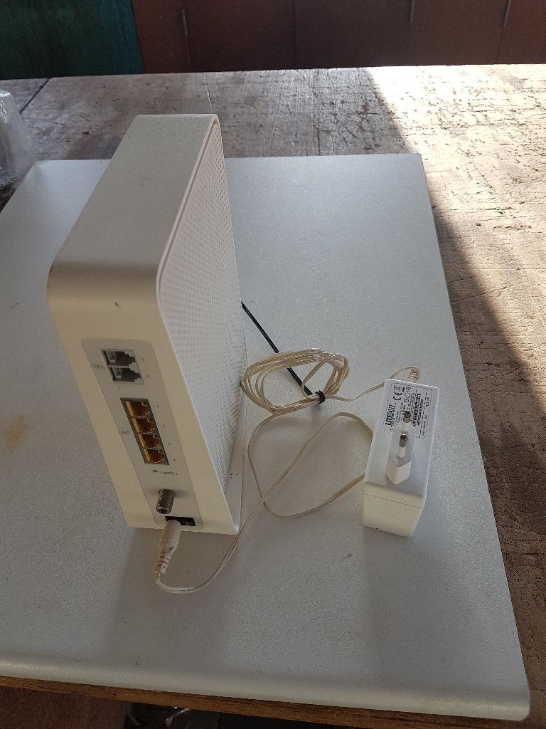 humax ontvanger irhd-5300c/nl - wifi router tg2492lg-zg, Ophalen of Verzenden, Zo goed als nieuw
