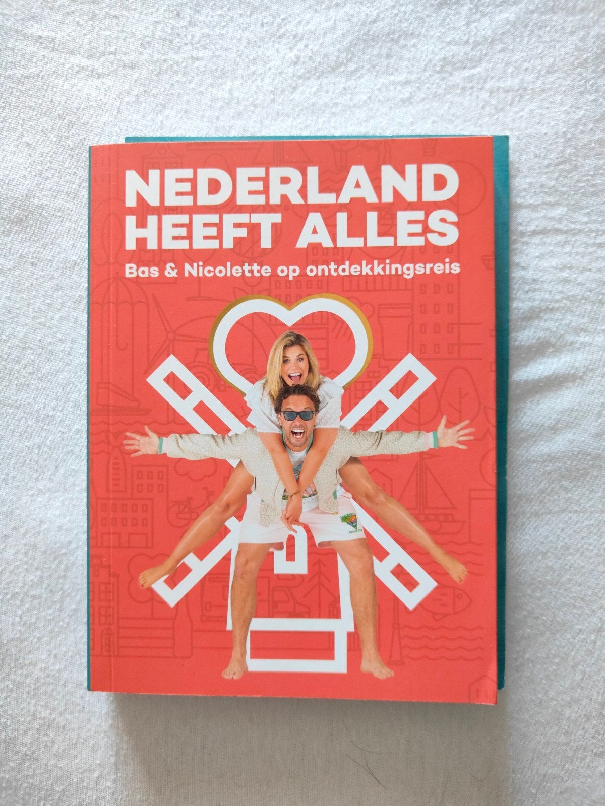 Nicolette van Dam - Nederland heeft Alles, Fiets- of Wandelgids, Nicolette van Dam; Bas Smit, Zo goed als nieuw, Benelux