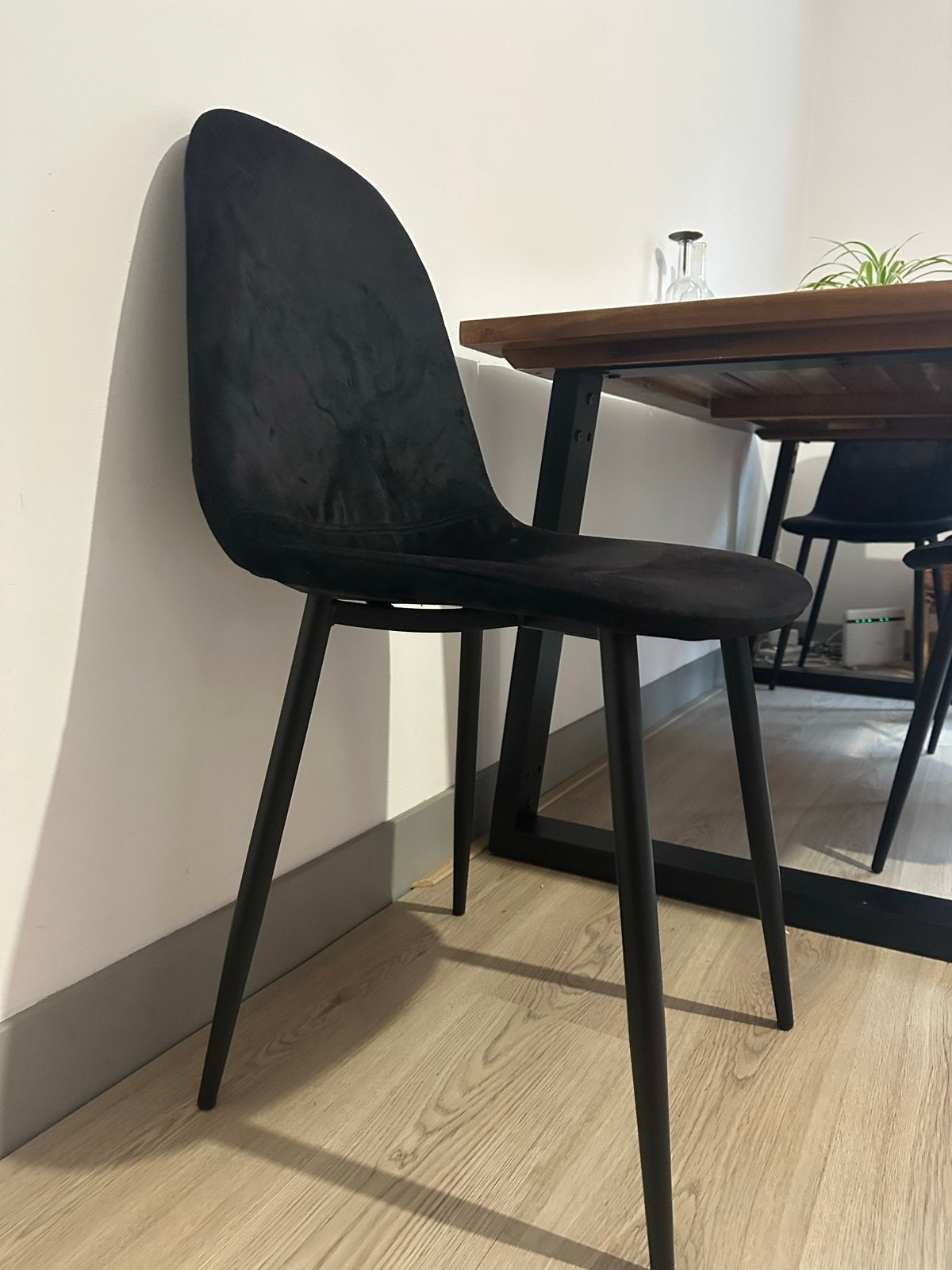 Zwarte fluwelen eetkamerstoelen - Set van 4, Huis en Inrichting, Twee, Zwart, Ophalen of Verzenden, Zo goed als nieuw