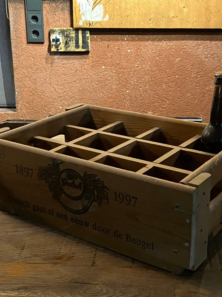 Houten Grolsch beugelkrat 1897–1997 | Café Kremer K094, Verzamelen, Ophalen, Gebruikt, Overige typen, Grolsch
