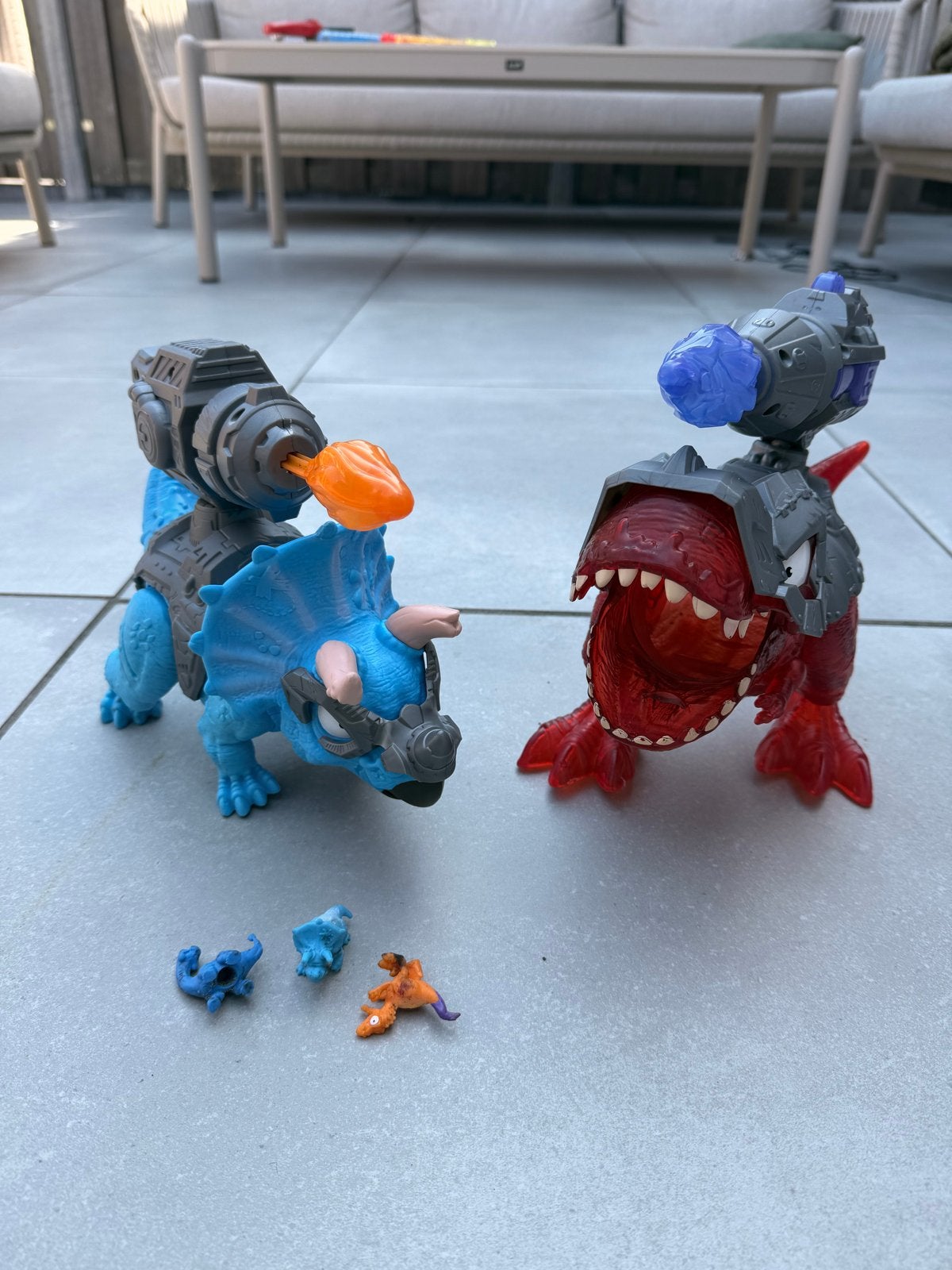 Dino Rivals speelset met 2 dinosaurussen en accessoires, Ophalen, Gebruikt