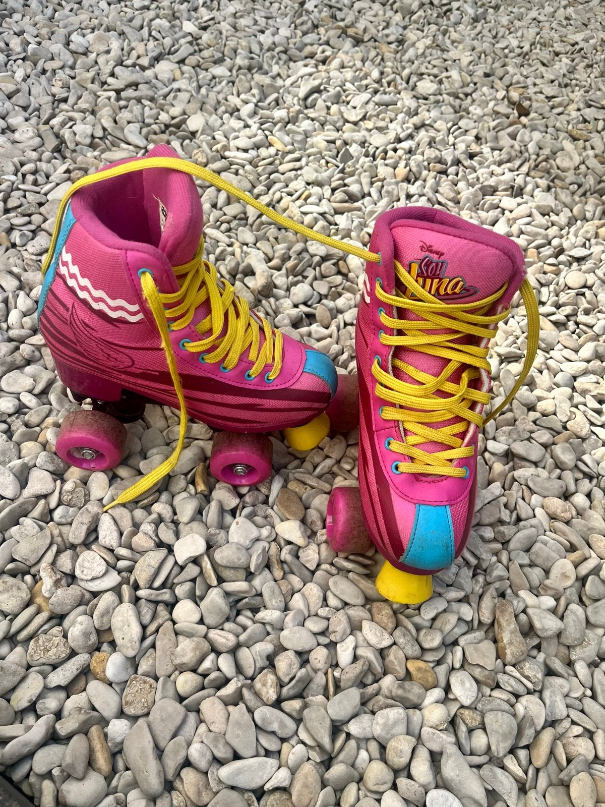 Soy Luna rolschaatsen set met helm en beschermers, Ophalen of Verzenden, Gebruikt, Kinderen