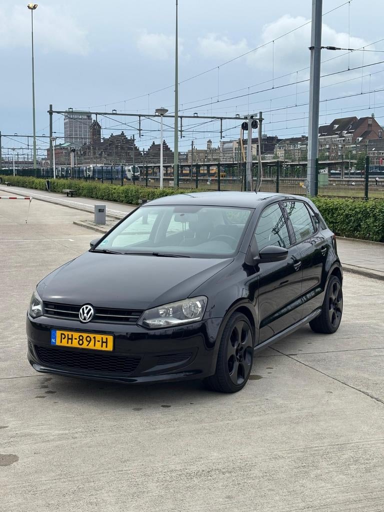 Volkswagen Polo 1.2  (NIEUWE DISTRIBUTIEKETTING SET), Voorwielaandrijving, 40 €/maand, Zwart, 1198 cc