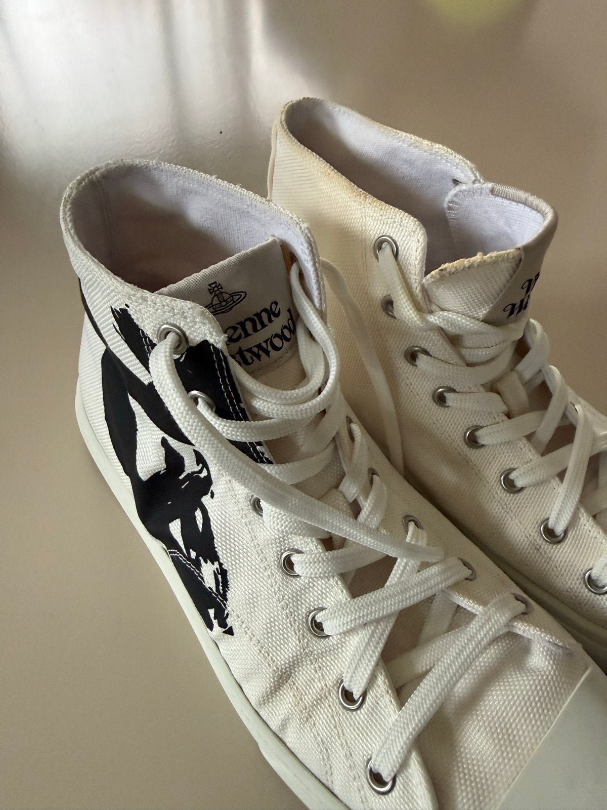 Vivienne Westwood x Chaos High-Top Sneakers Maat 43, Ophalen of Verzenden, Gedragen, Wit, Sneakers of Gympen