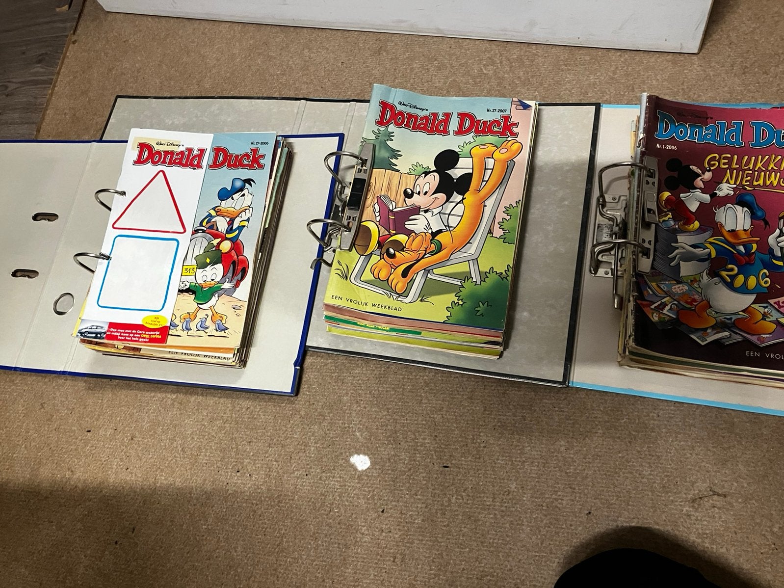 3 mappen vol Donald Duck, ideaal om mee te nemen, Boeken, Meerdere stripboeken, Ophalen of Verzenden, Gelezen
