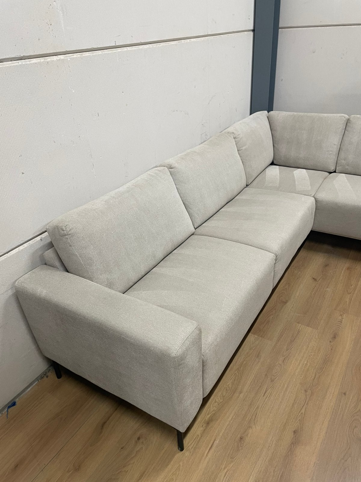 Mooie luxe suede beige creme hoekbank - GEREINIGD!!!, Huis en Inrichting, Ophalen, 250 tot 300 cm, Luxe, Hoekbank