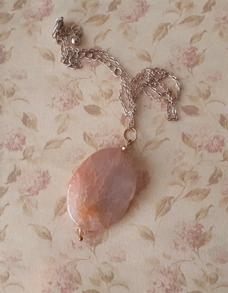 Ketting edelsteen hanger crackle roze agaat rosegold, Nieuw, Ophalen of Verzenden, Steen of Mineraal, Roze
