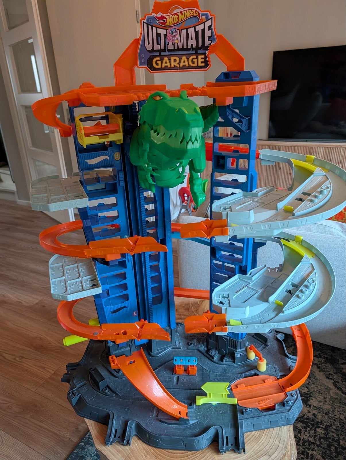 Hot Wheels Ultimate Garage met T-Rex, Ophalen, Gebruikt