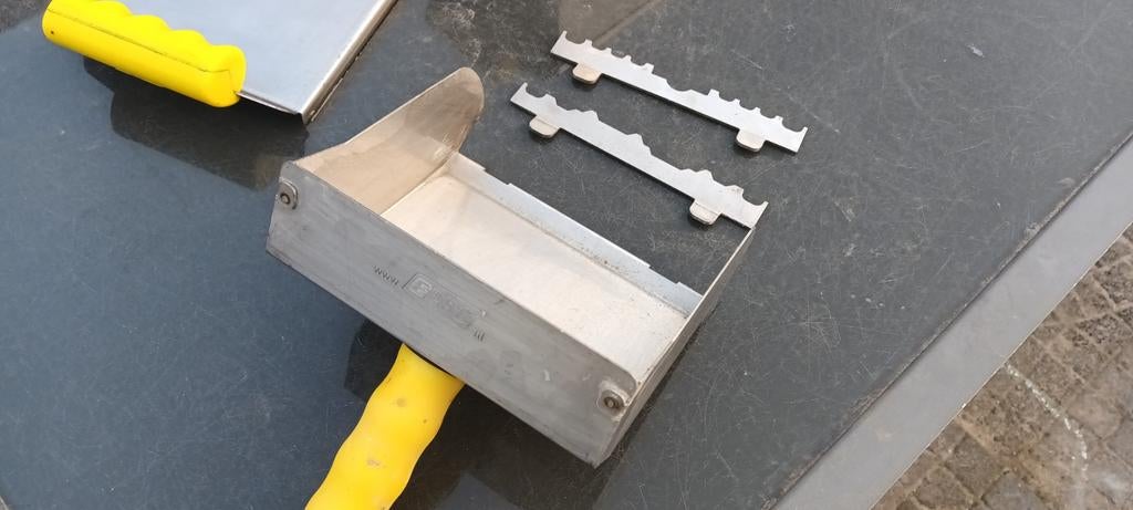 Kalkzandsteen 150mm lijmverdeelbak &schep, Ophalen