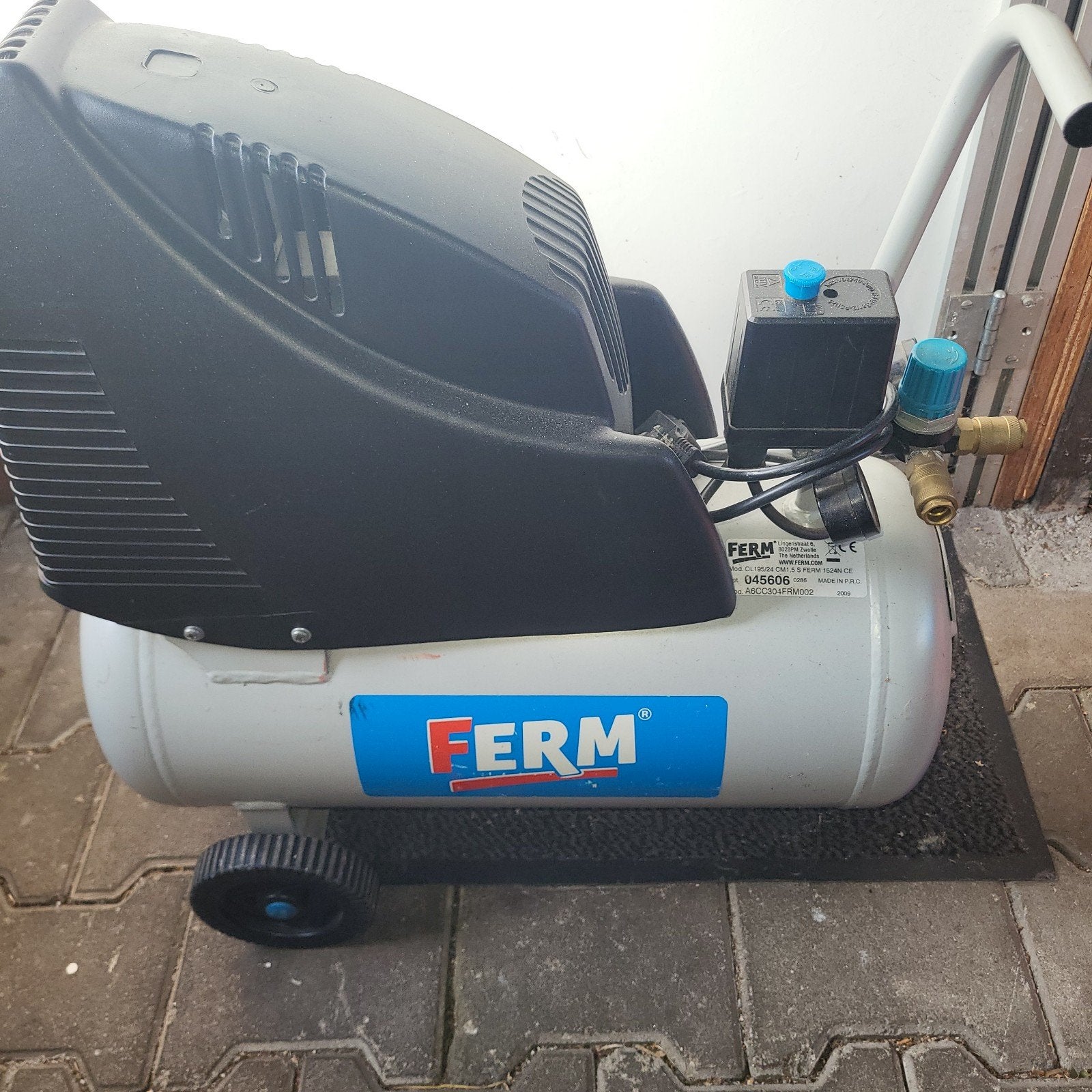 ferm compresor  olie vrij, 25 tot 100 liter, Ophalen, Zo goed als nieuw, Minder dan 200 liter/min