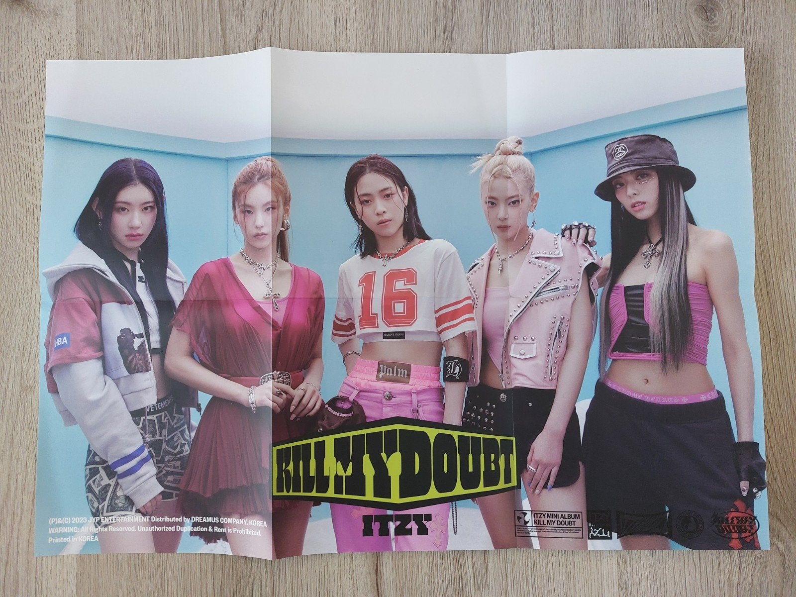 Itzy, Nature, tripleS en Kep1er official posters., Rechthoekig Liggend, Ophalen of Verzenden, Zo goed als nieuw, A1 t/m A3