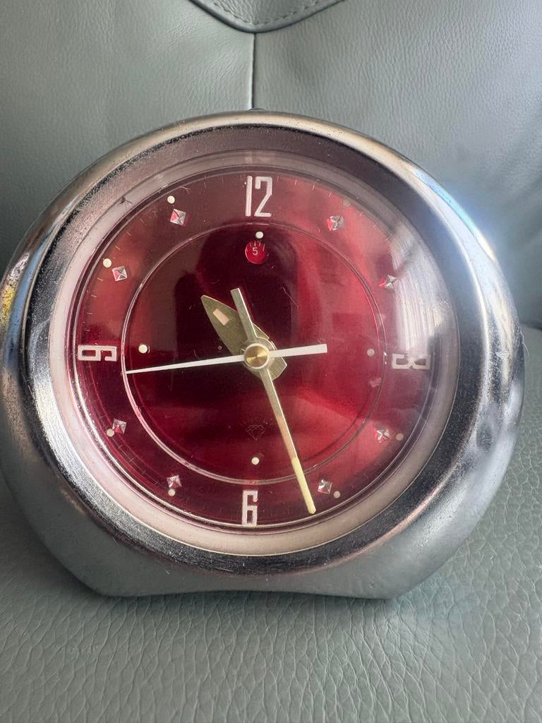 Vintage wekker met rood gezicht, Ophalen