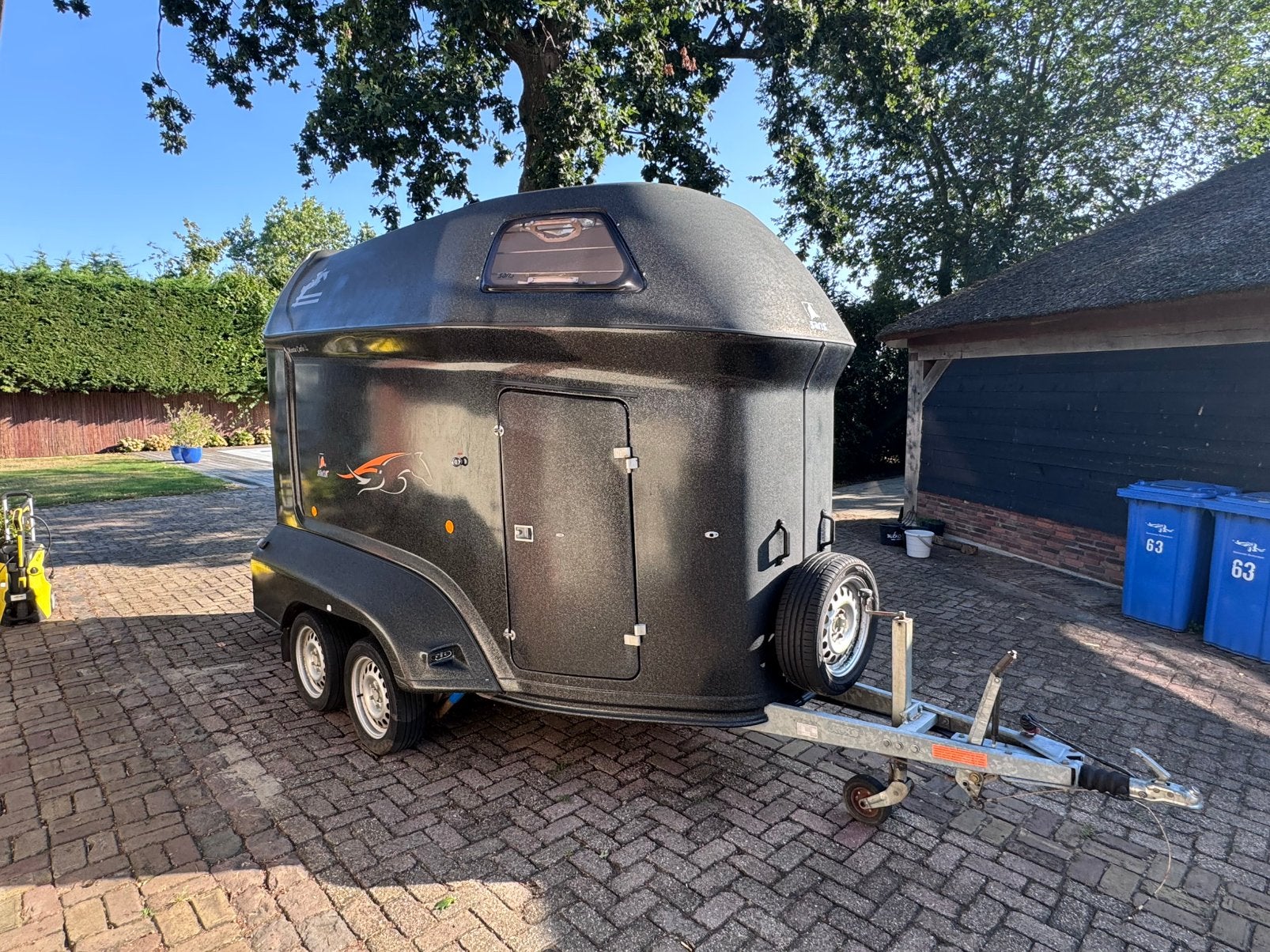 2 paards trailer Vol polyester met Alko onderstel, zwart met, Ophalen, Gebruikt, Polyester, 2-paards trailer