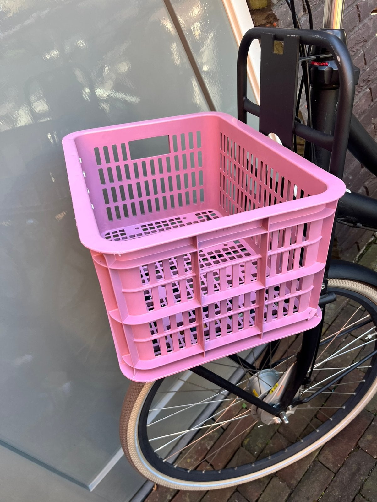 Fietskratje roze van Basil maat S, Ophalen, Zo goed als nieuw