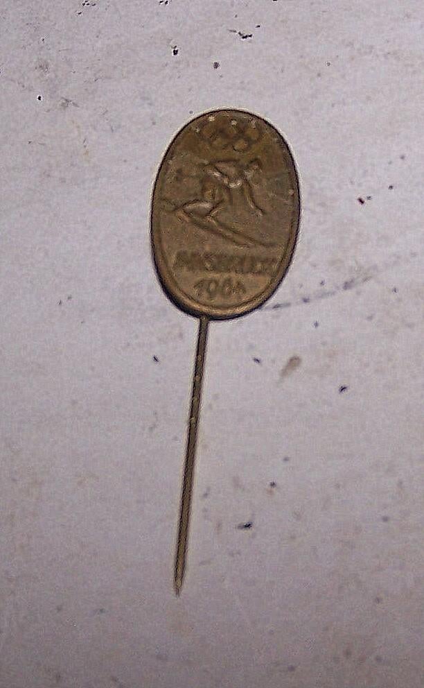 Vintage koperen pin Olympische spelen Tokio 1964. Skiën., Sport en Fitness, Skiën en Langlaufen, Overige merken, Overige typen