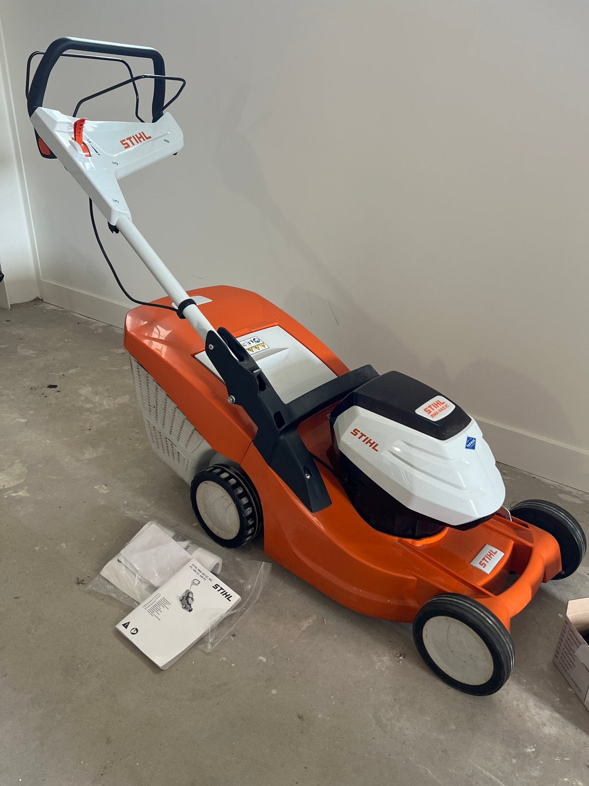 Stihl RME 235 elektrische grasmaaier, Ophalen, Cirkelmaaier, Elektrische grasmaaier, Zo goed als nieuw