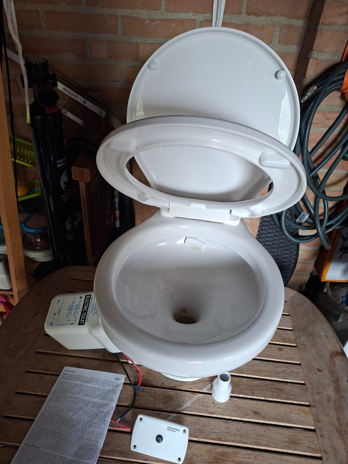 electrisch toilet 12v zo goed als nieuw, Watersport en Boten, Ophalen, Zo goed als nieuw, Kombuis en Sanitair