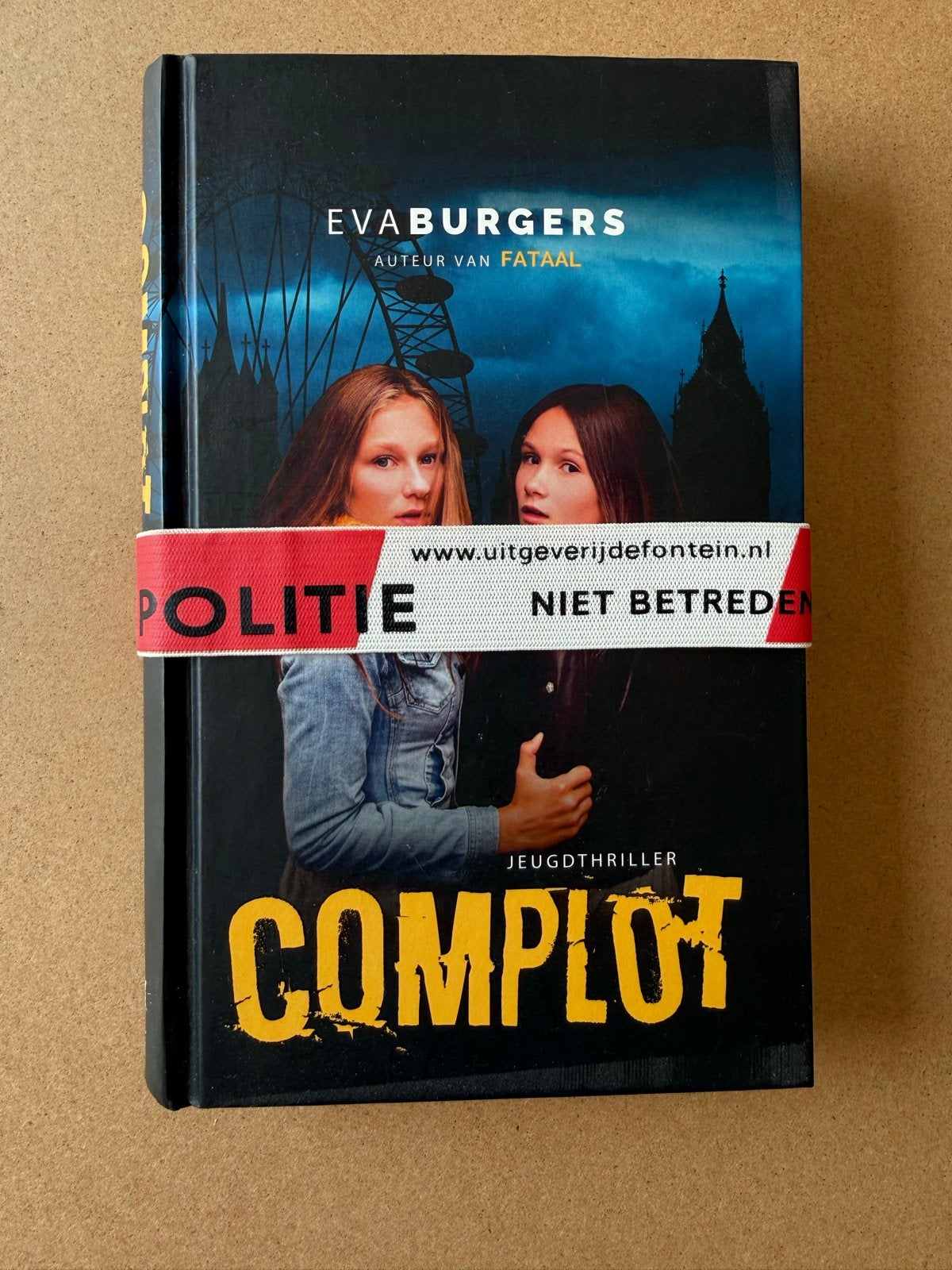 Jeugdthriller Complot - Eva Burgers (Zo goed als nieuw), Ophalen of Verzenden, Zo goed als nieuw, Nederland