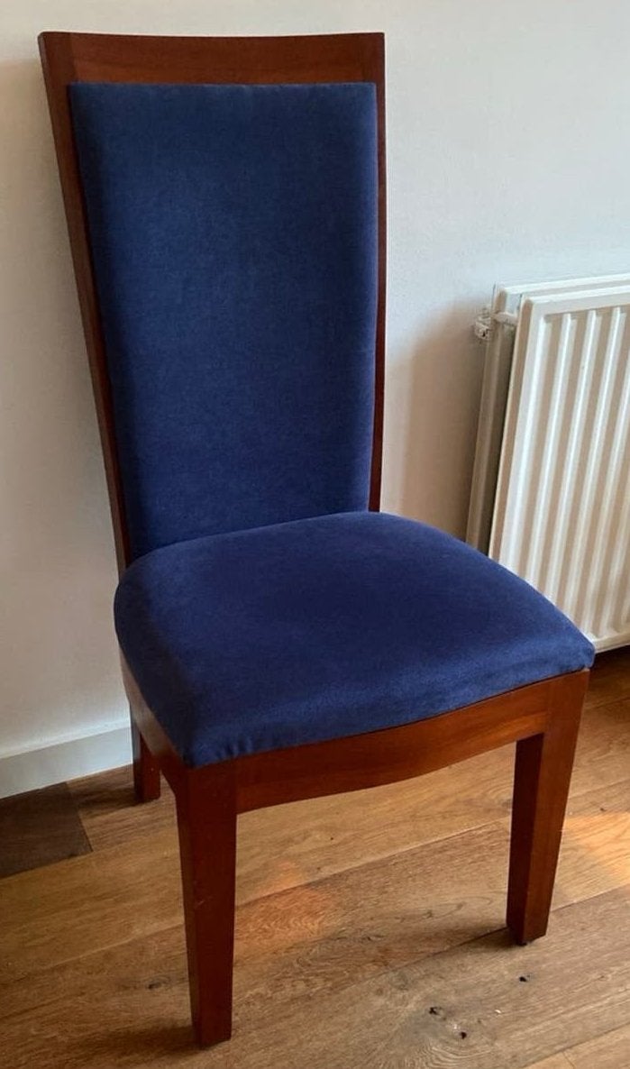 Stoelen van mahonie hout met donkerblauwe stof - 8 stuks, Huis en Inrichting, Stoelen, Ophalen, Zo goed als nieuw, Stof