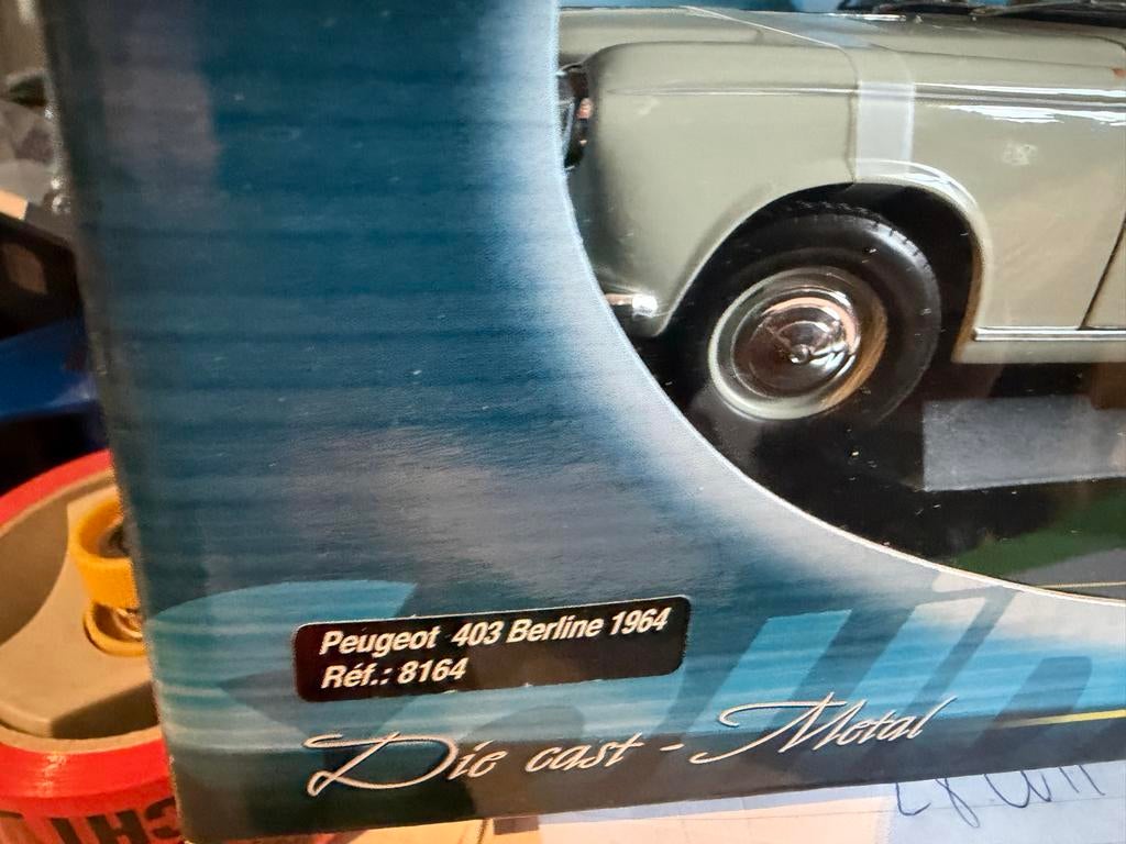 Solido 1/18 Peugeot 403 Berline 1964 Diecast Model, F, Auto, Solido, C