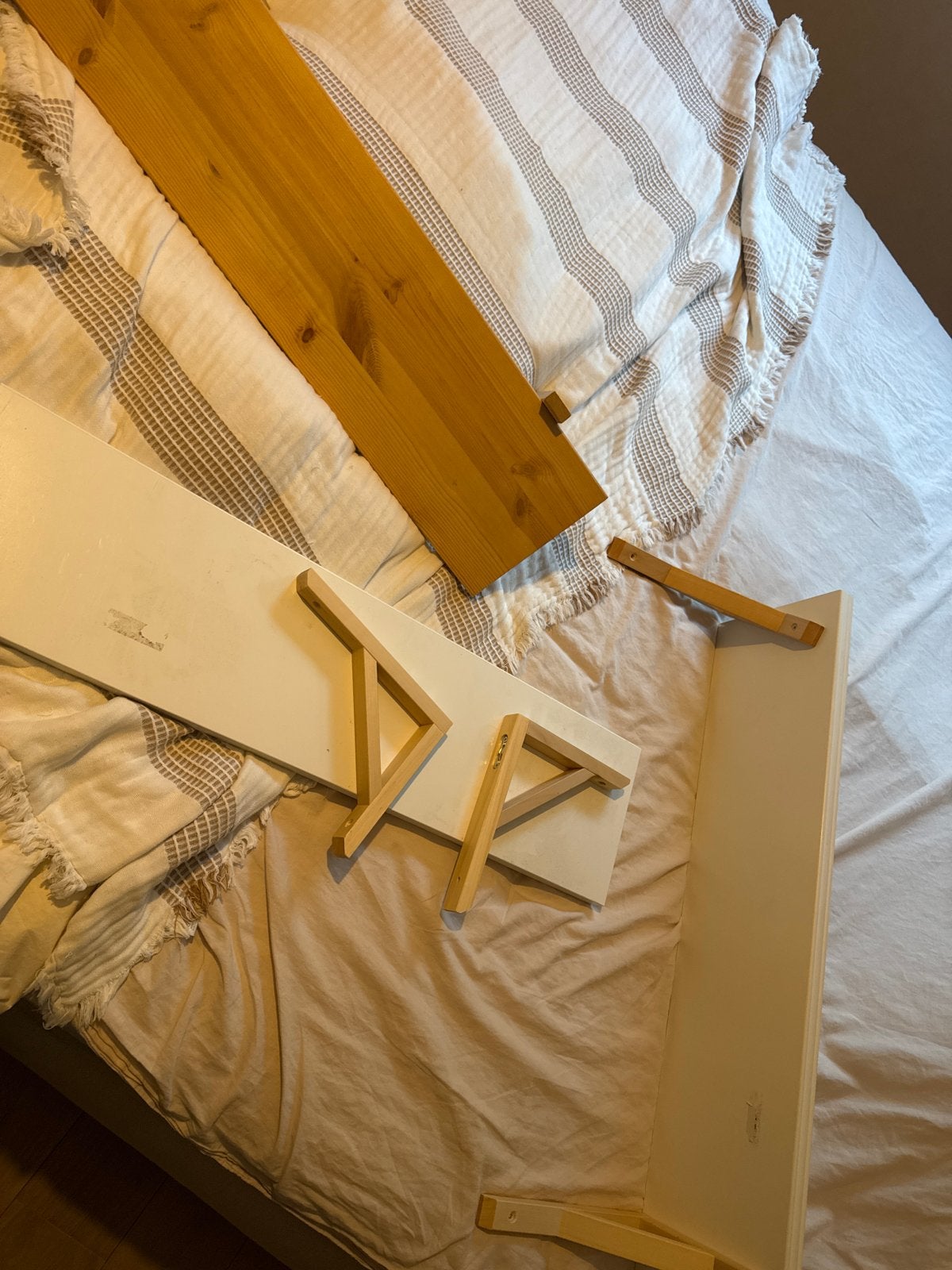 3x IKEA planken met muurbeugels (2x wit, 1x hout), Ophalen, Gebruikt