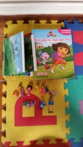 dora verzameling, Ophalen of Verzenden, Zo goed als nieuw, Taal en Lezen