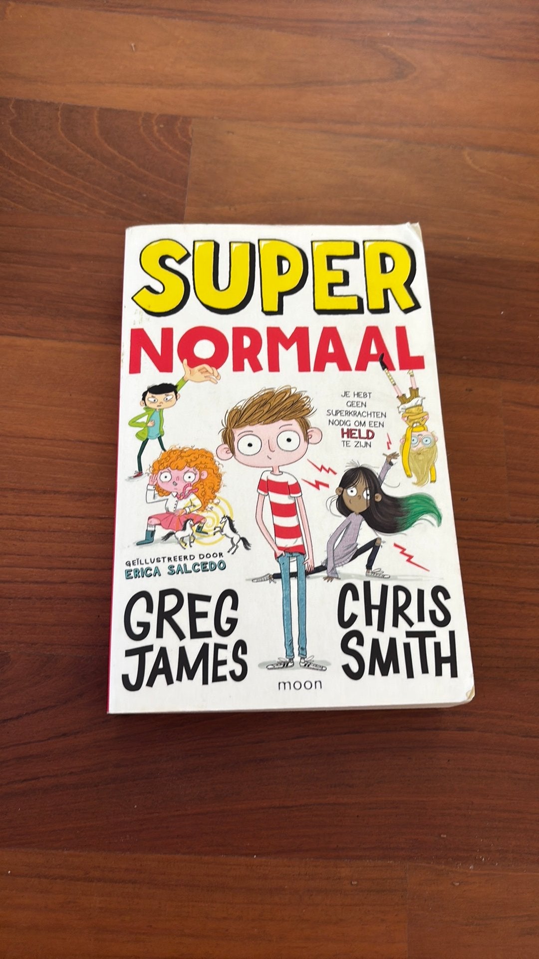 Greg James - Super Normaal, Ophalen of Verzenden, Zo goed als nieuw, Fictie, Greg James; Chris Smith