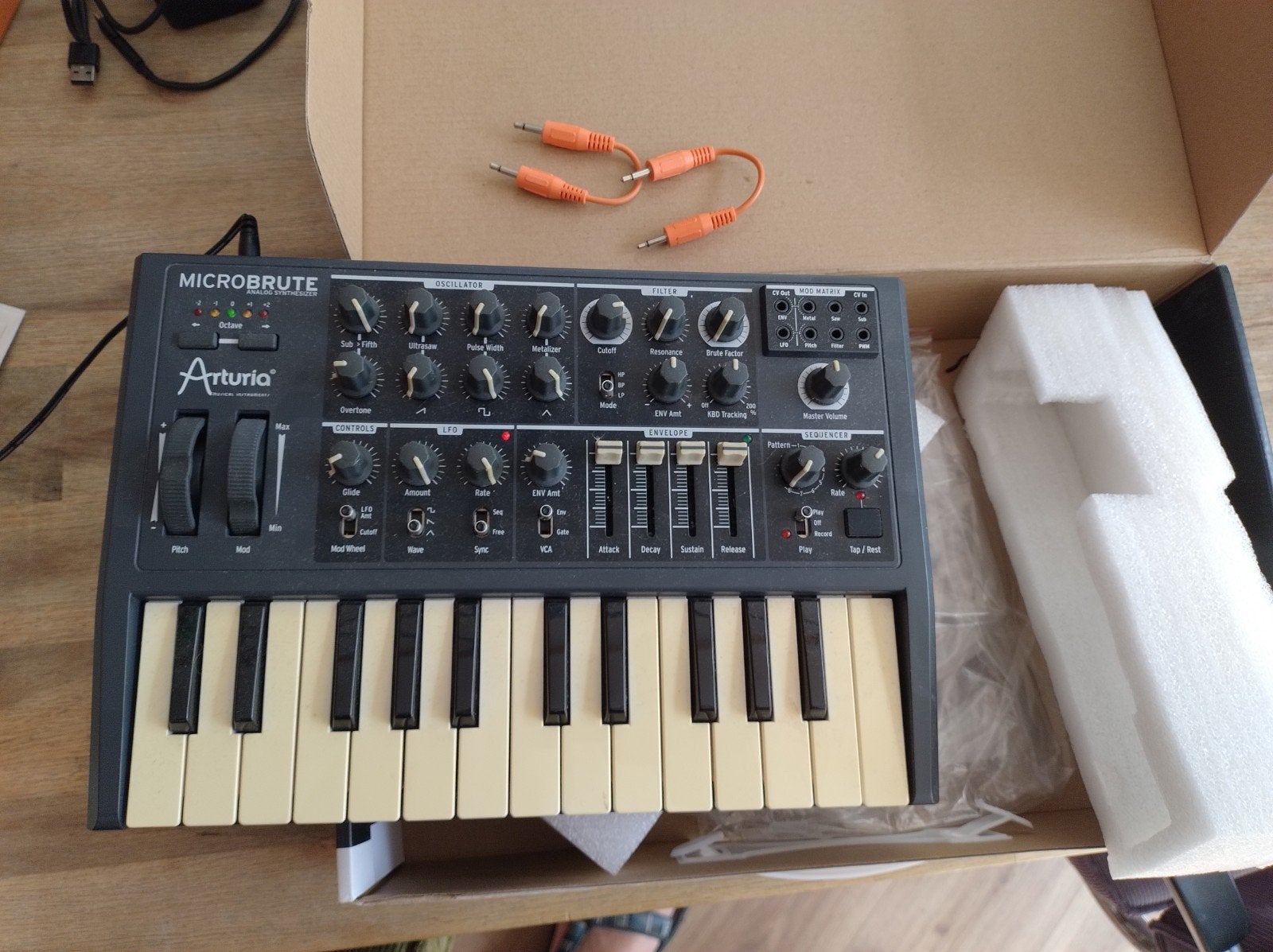 arturia microbrute, Muziek en Instrumenten, Overige merken, Gebruikt, Met midi-aansluiting, Overige aantallen