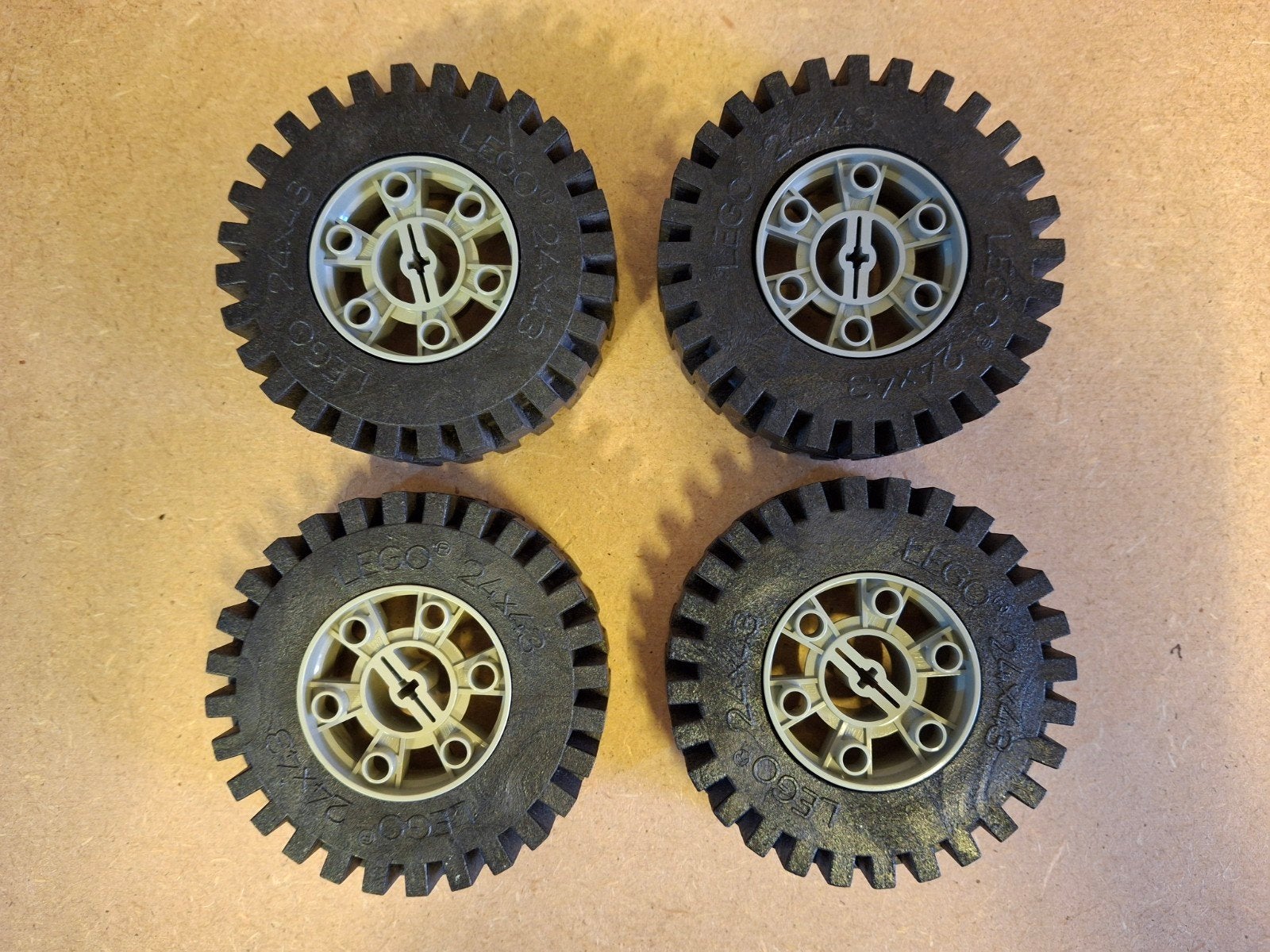 Lego 8860 Car Chassis. Jaren 80 Technic, Lego, Info@lego.com, 33 Bath Road, Slough, UK, Lego