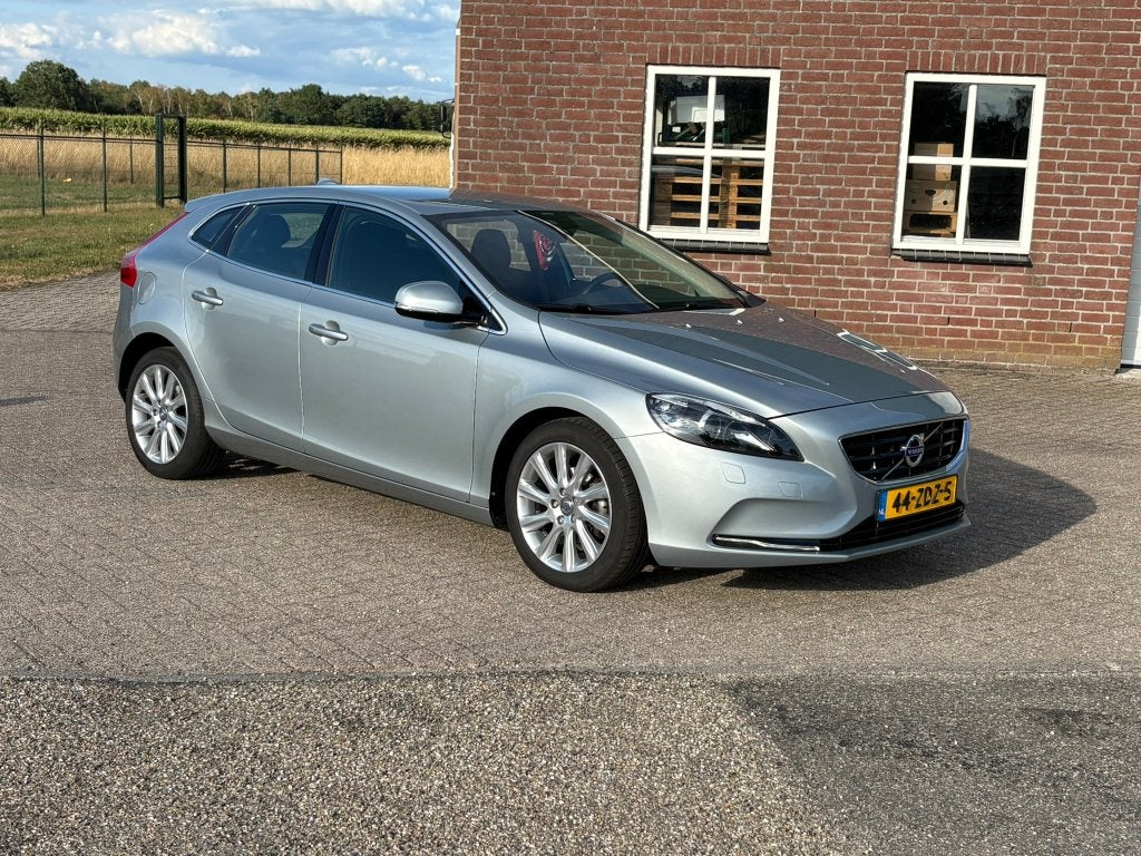 Volvo V40 1.6 D2 115PK 2012 Grijs, Voorwielaandrijving, Euro 5, 28 km/l, Zwart