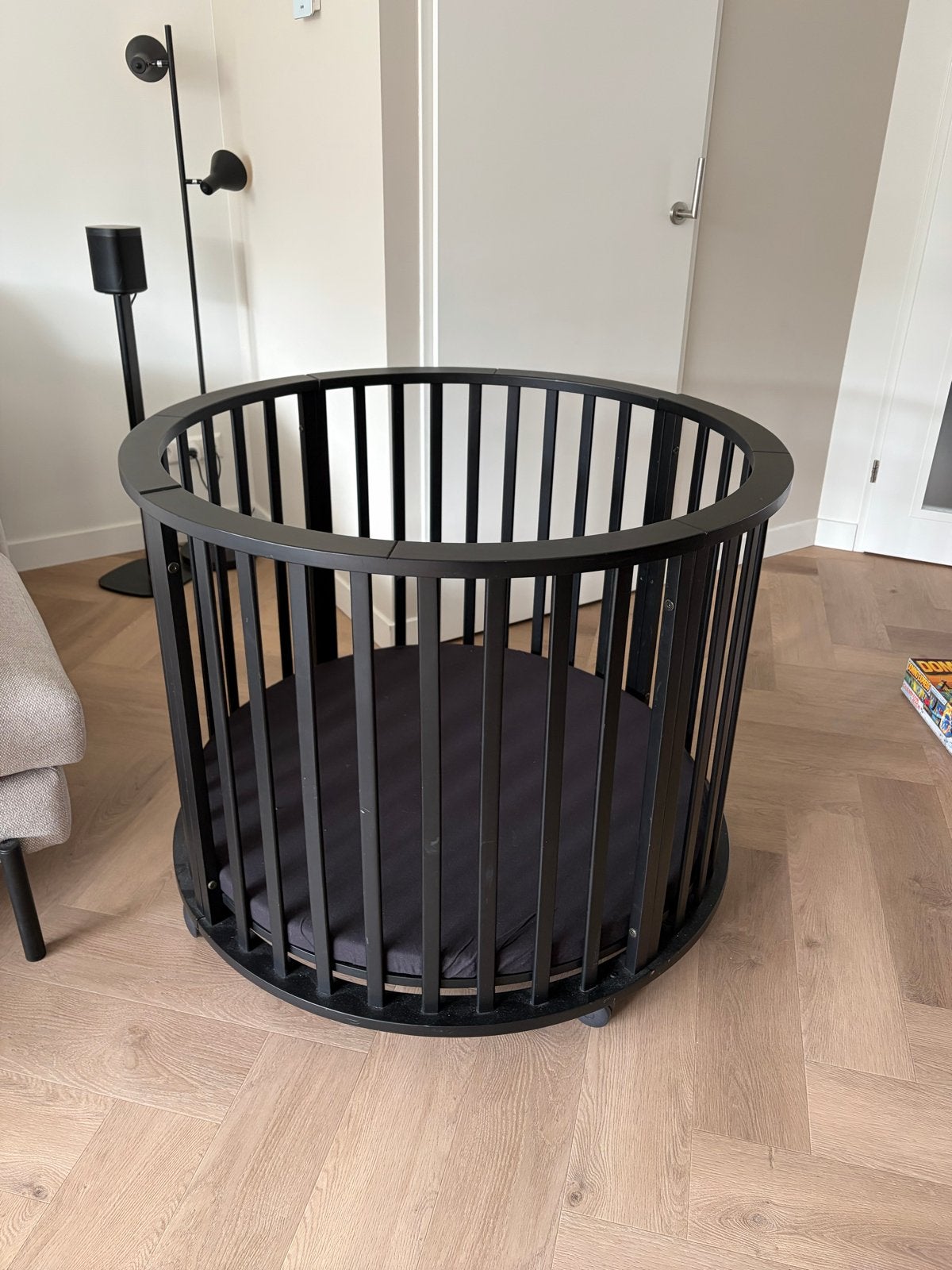 Ronde zwarte box europe park met wieltjes en boxkleed, Kinderen en Baby's, Ophalen, Gebruikt, Rond, Boxkleed