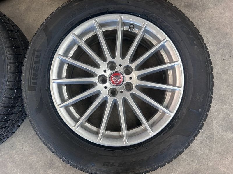 18 inch originele velgen + winterbanden Jaguar E-pace, Auto-onderdelen, 18 inch, Gebruikt, -, -