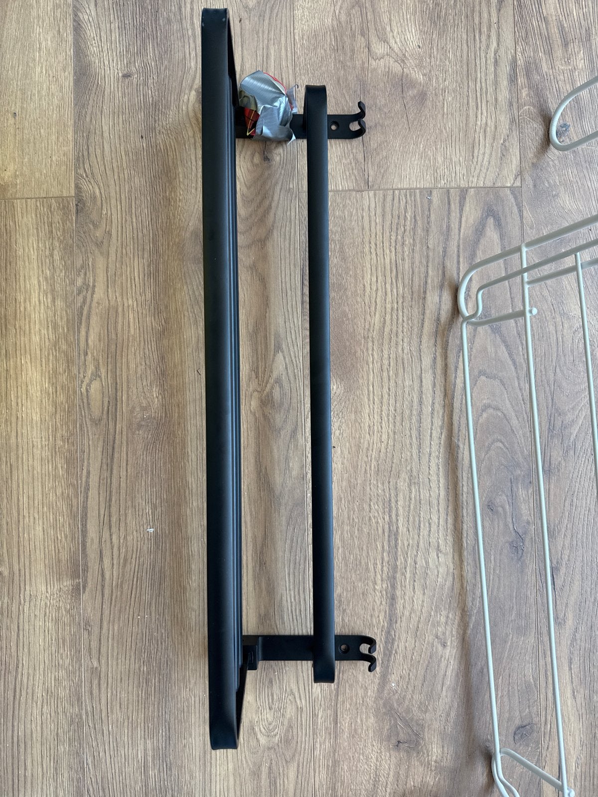 Zwart handdoekenrek met bevestigingsschroeven, Ophalen of Verzenden, Zo goed als nieuw, Zwart, Handdoekenrek