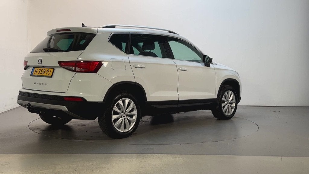 Seat Ateca 1.0 EcoTSI Style Business Intense Camera Navigati, Voorwielaandrijving, Gebruikt, Met garantie (alle), Wit