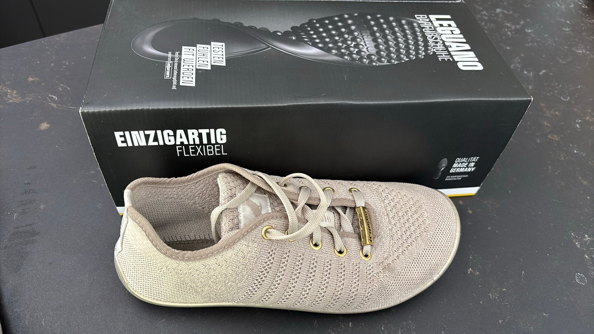 leguano barefoot 41, Kleding | Dames, Schoenen, Beige, Ophalen of Verzenden, Sneakers of Gympen, Zo goed als nieuw