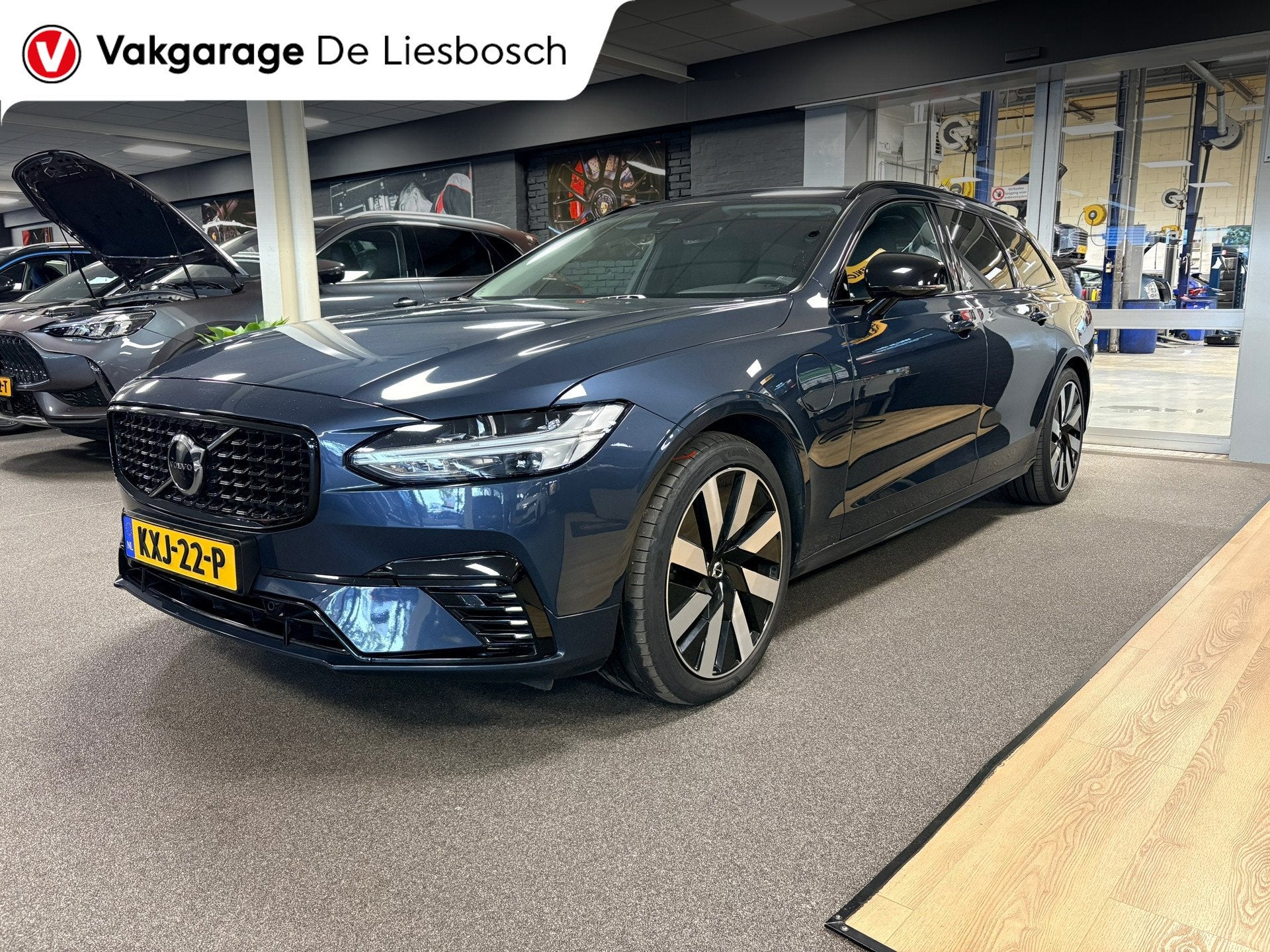 Volvo V90 2.0 T8 Plug-in hybrid AWD Ultimate Dark / Panorama, Automaat, 4 cilinders, Blauw, Hybride Elektrisch/Benzine