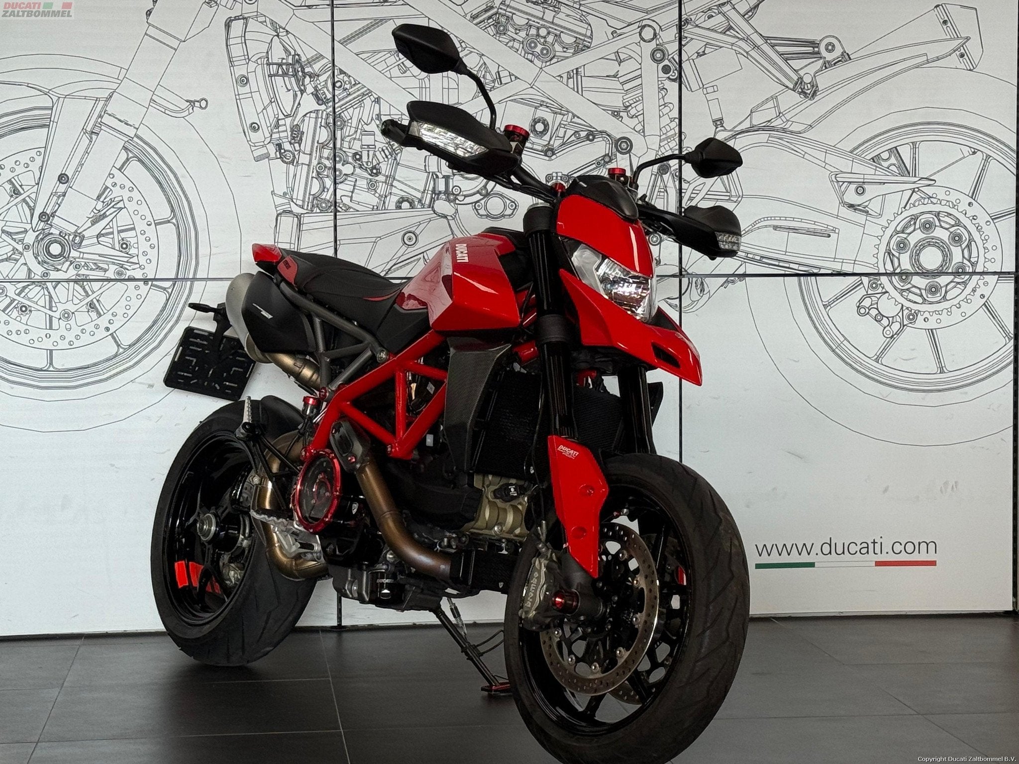 Ducati HYPERMOTARD 950 (bj 2023), Handgeschakeld, 937 cc, 12 t/m 35 kW, SuperMoto
