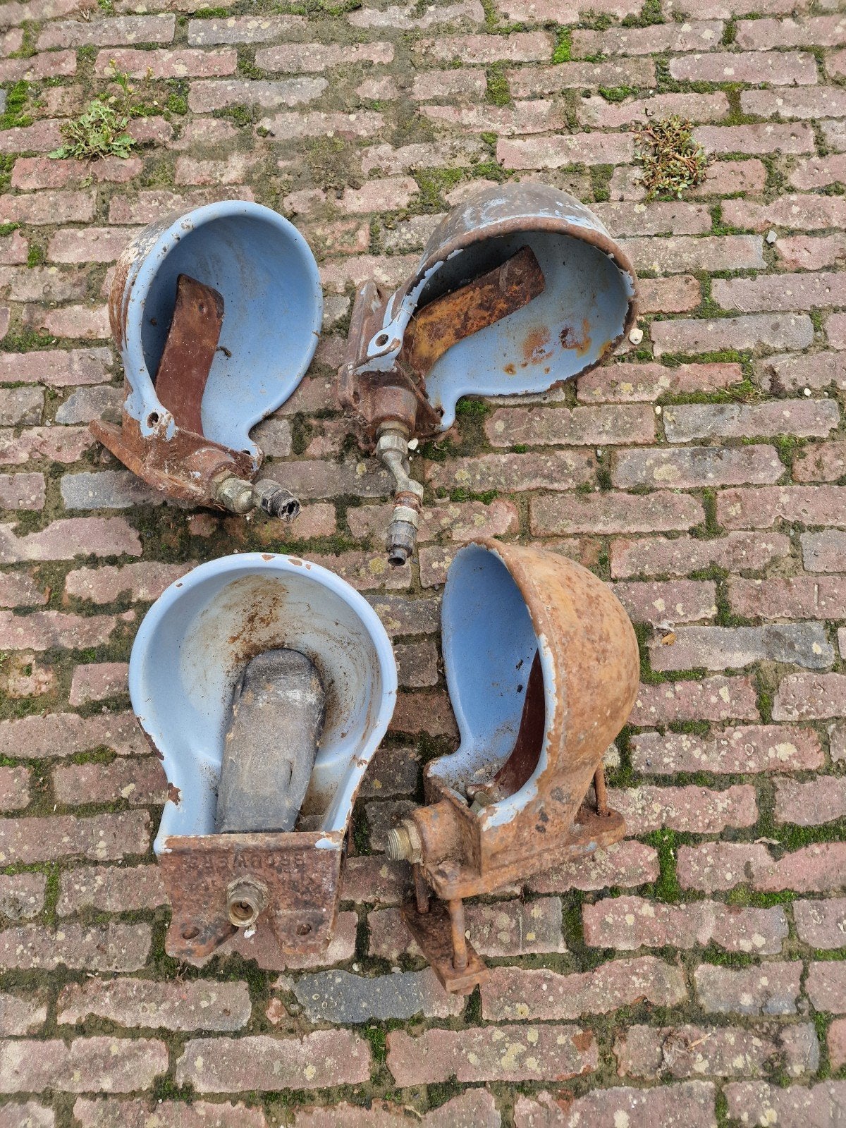 4 drinkbakken boven aansluiting, Ophalen of Verzenden