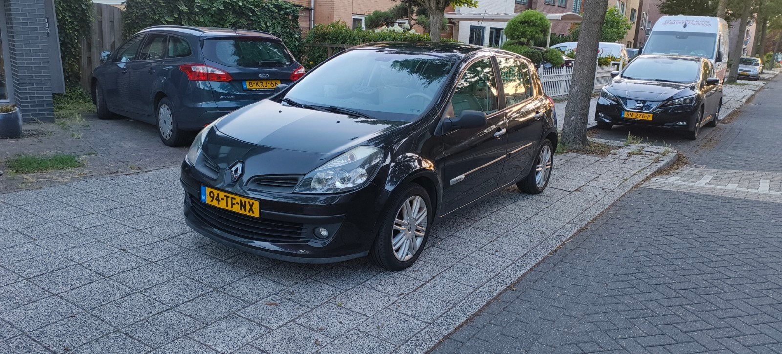 Renault Clio 1.6 16V 82KW Dyncmf 5-DRS AUT E4 2006 Zwart, Auto's, 535 kg, 4 cilinders, 1165 kg, Zwart