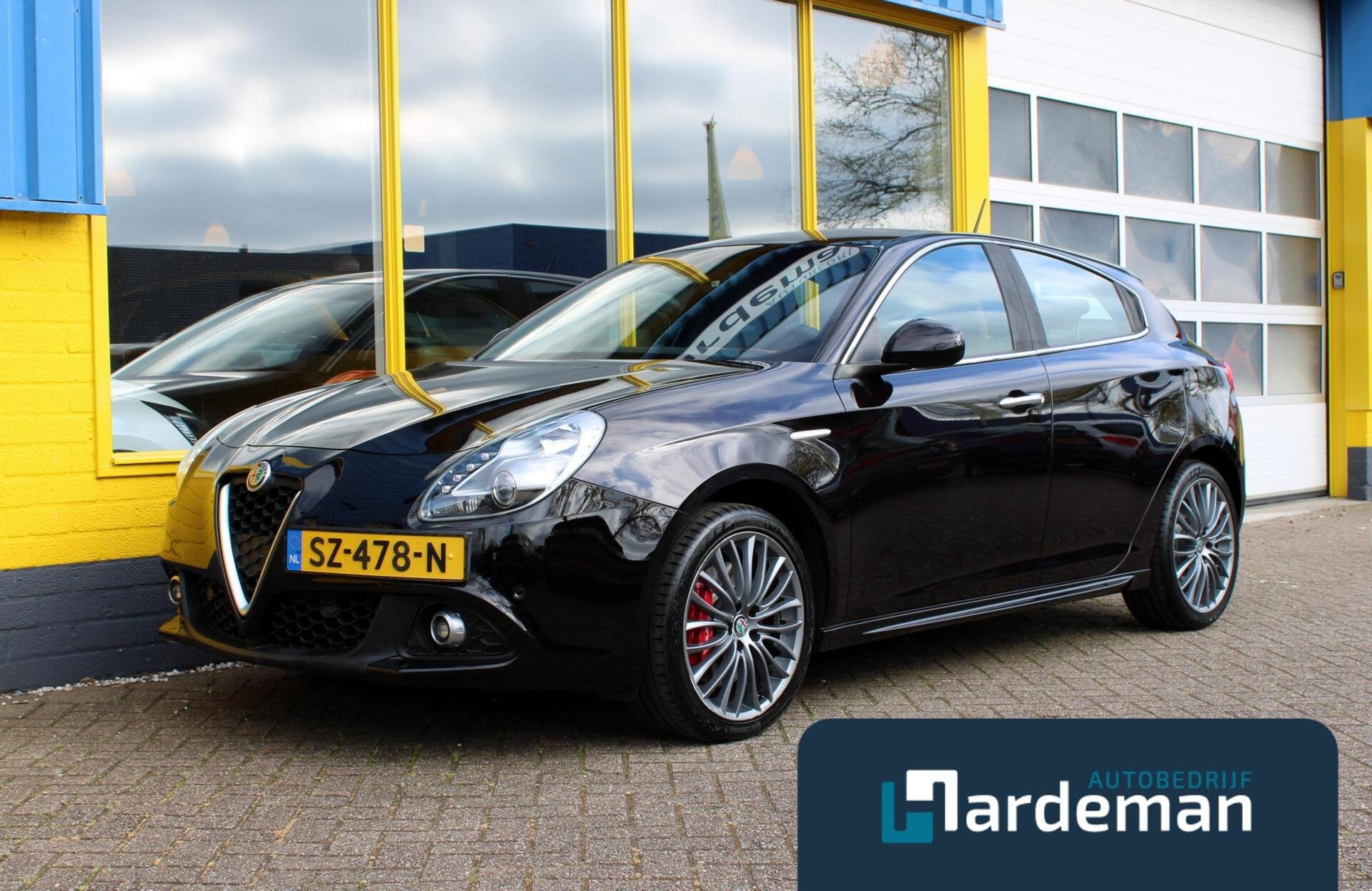Alfa Romeo Giulietta 1.4 Turbo 170PK TCT Leder, Auto's, Alfa Romeo, Euro 6, 4 cilinders, Zwart, Onderhoudsboekje