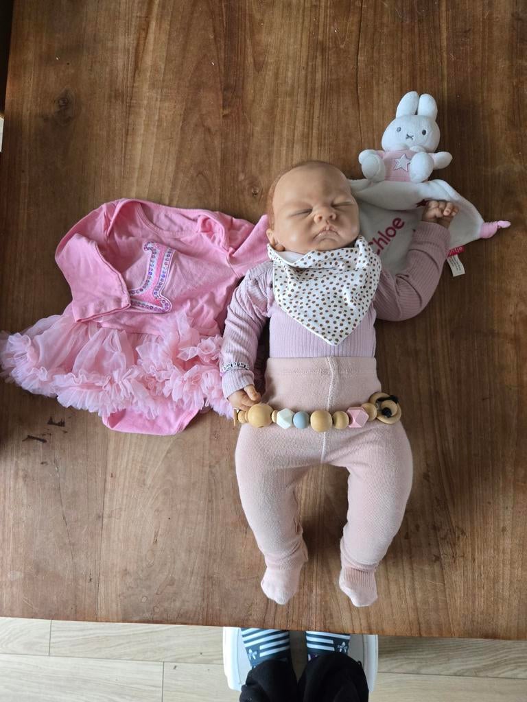Babypop met roze kleertjes en knuffeldoekje, Kinderen en Baby's, Speelgoed | Poppen, Ophalen of Verzenden