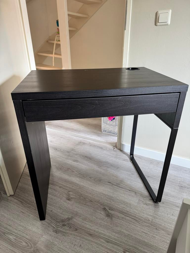 IKEA Micke bureau, zwartbruin - zo goed als nieuw, Zwart, Met lades, Spaanplaat of MDF, Ophalen of Verzenden