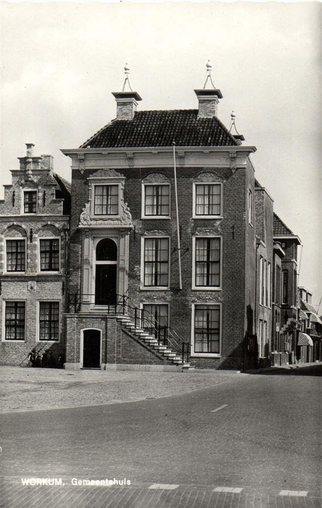 Workum, Gemeentehuis - fietsen - ongelopen, Ophalen of Verzenden, 1960 tot 1980, Ongelopen, Friesland