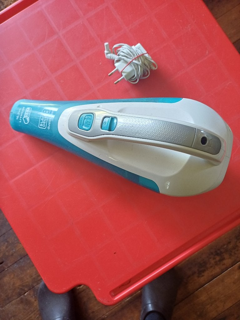 BLACK+DECKER dustbuster Wet and Dry 16,2 Wh, Overige merken, Gebruikt, Kruimeldief, Ophalen of Verzenden