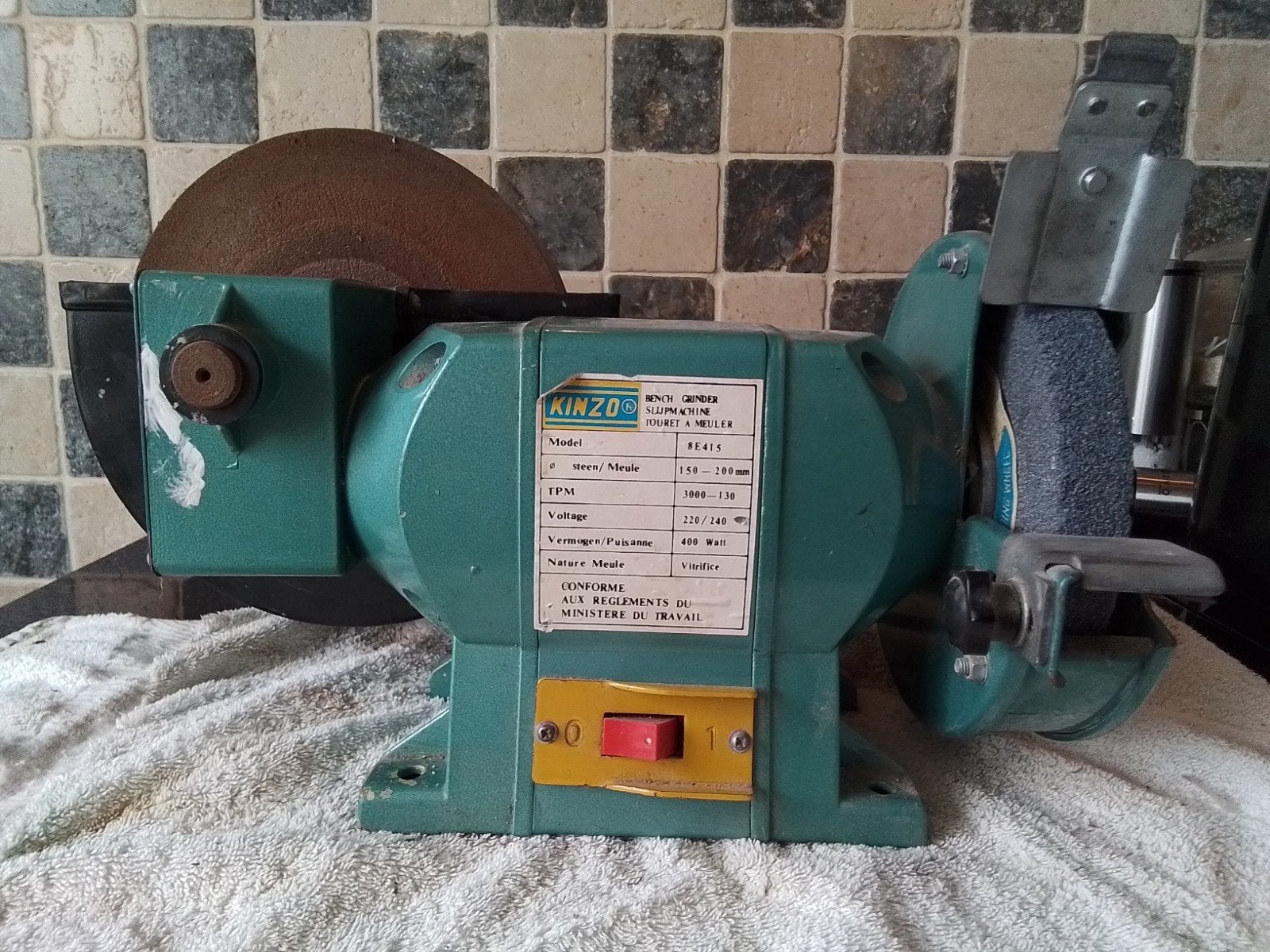 Kinzo Bankslijpmachine - Model 8E415, Ophalen, Gebruikt, Minder dan 700 watt, Werkbankslijpmachine