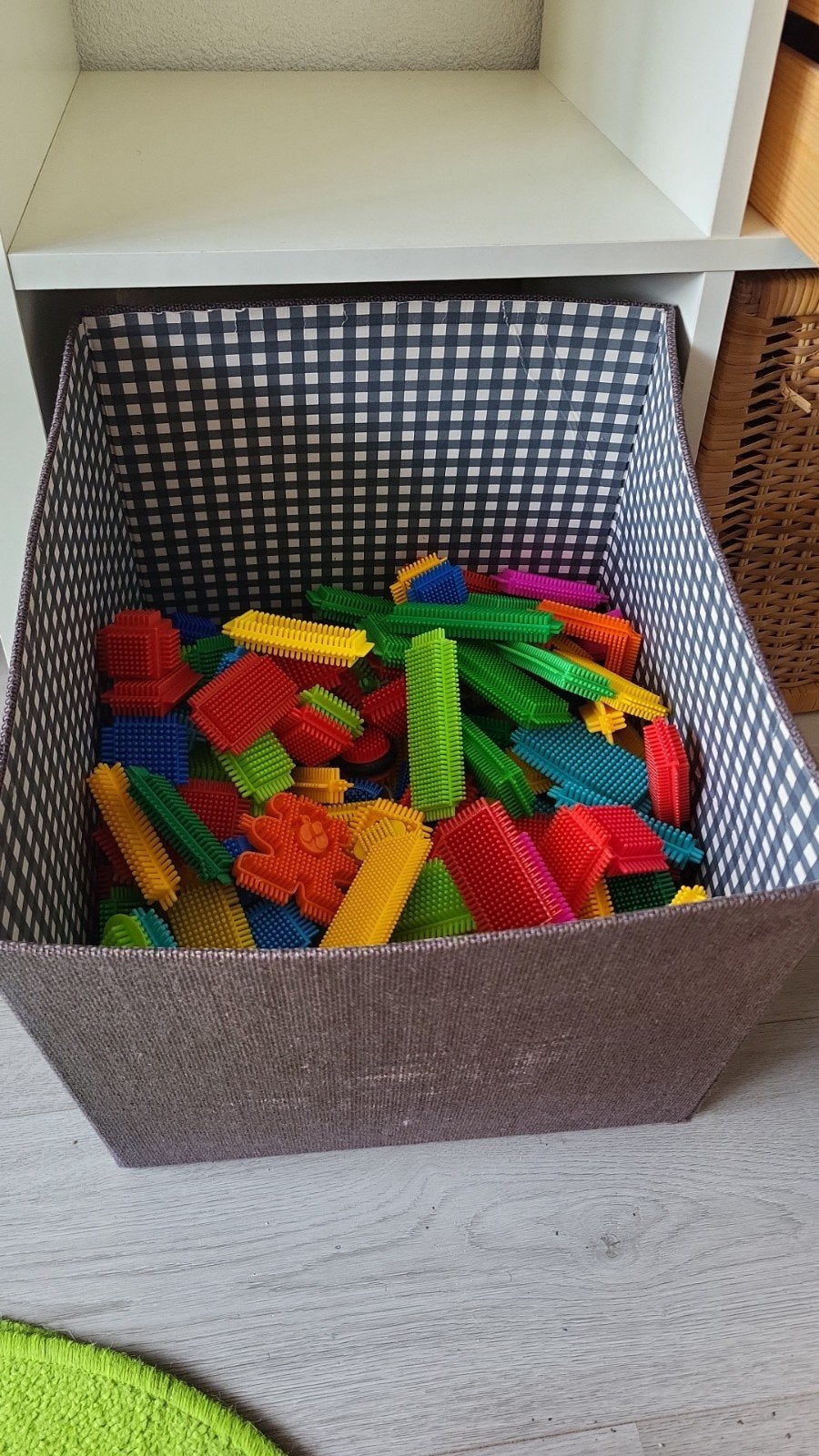 Grote doos met kleurrijke nopper bouwblokken, Kinderen en Baby's, Speelgoed | Bouwstenen, Ophalen of Verzenden, Gebruikt, Overige merken